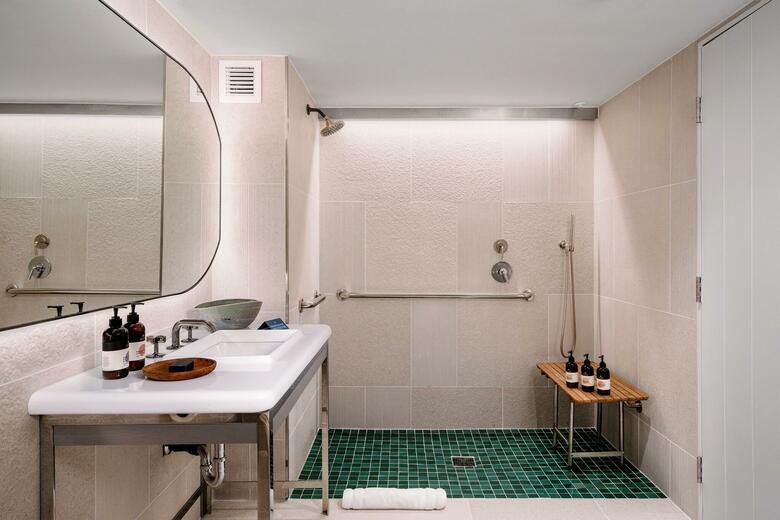 Radisson Hotel & Suites Austin Downtown