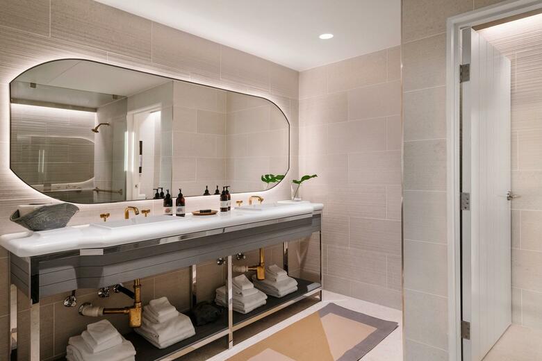 Radisson Hotel & Suites Austin Downtown