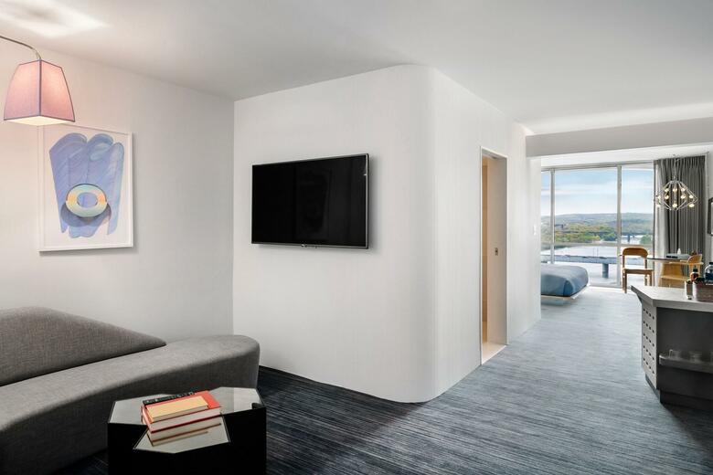Radisson Hotel & Suites Austin Downtown