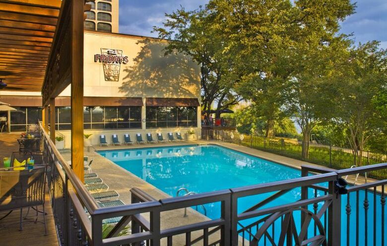 Radisson Hotel & Suites Austin Downtown