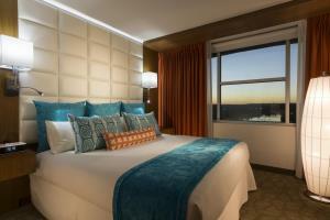 Radisson Hotel & Suites Austin Downtown