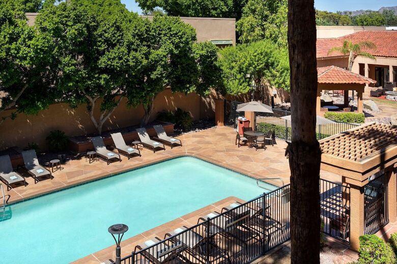 Hotel Courtyard By Marriott Phoenix Camelback
