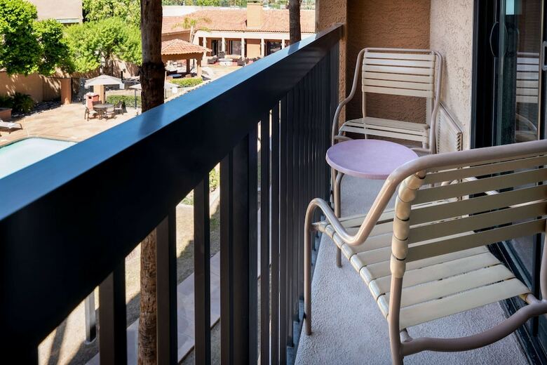 Hotel Courtyard By Marriott Phoenix Camelback