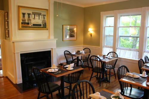 Bed & Breakfast Brass Lantern Inn