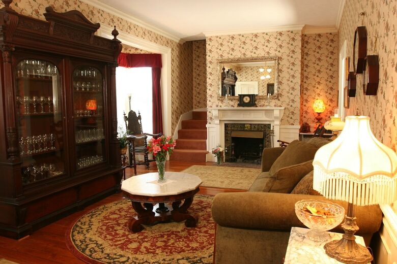 Isaiah Jones Homestead Bed And Breakfast