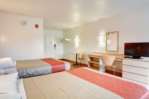 Motel 6 Providence East