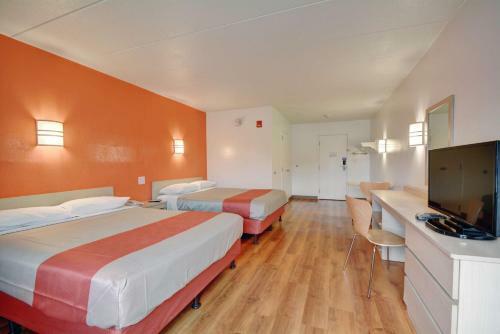 Motel 6 Providence East