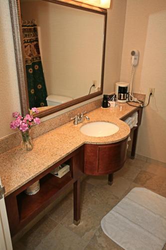 Sturbridge Host Hotel And Conference Center