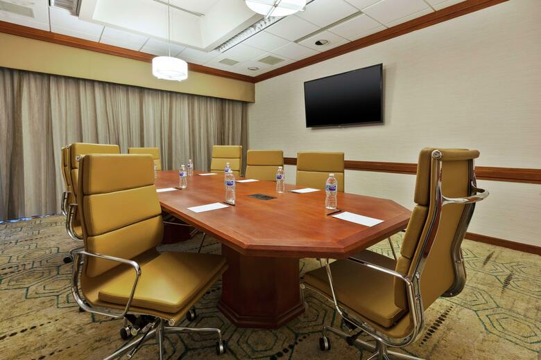 Hotel Hilton Suites Auburn Hills