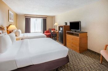 Hotel Baymont Inn & Suites Canton