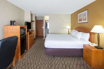 Hotel Baymont Inn & Suites Canton