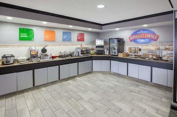 Hotel Baymont Inn & Suites Canton
