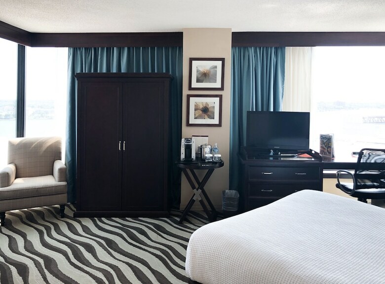 Hotel Crowne Plaza Detroit Downtown Riverfront