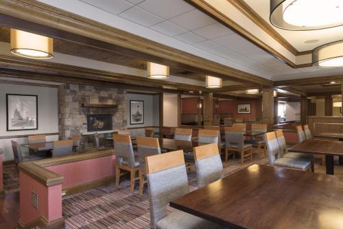 Hotel Doubletree By Hilton Grand Rapids-airport