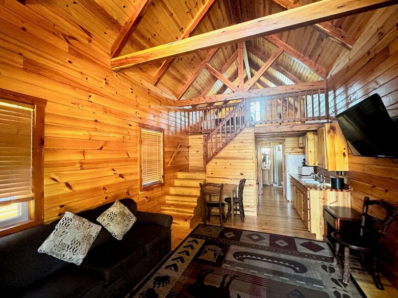 Hotel Cabins Of Mackinaw