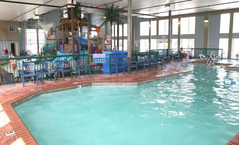 Hotel Cabins Of Mackinaw