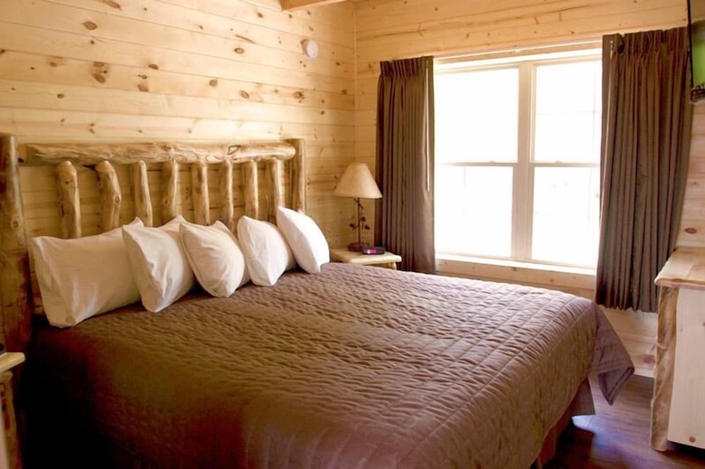 Hotel Cabins Of Mackinaw