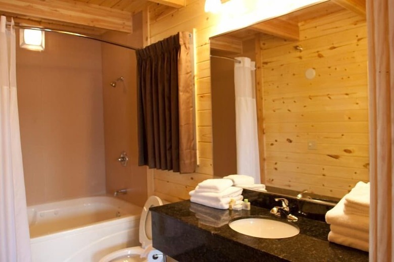 Hotel Cabins Of Mackinaw