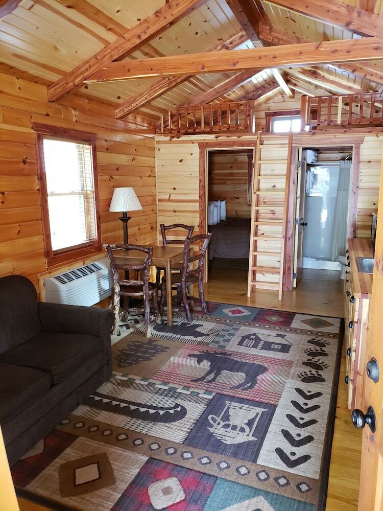 Hotel Cabins Of Mackinaw