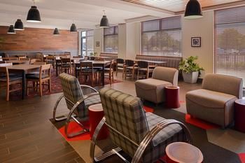 Hotel Four Points By Sheraton Detroit Metro Airport