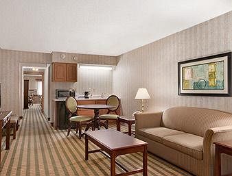 Ramada Saginaw Hotel & Suites