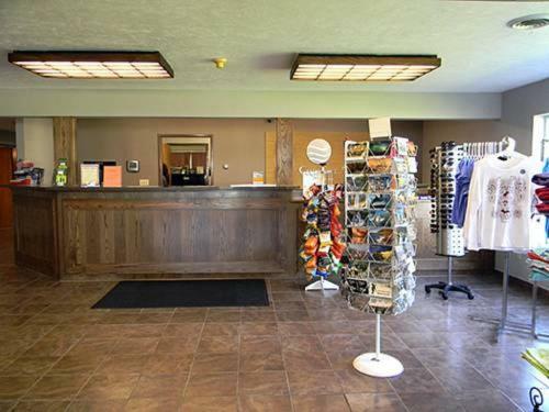 Boarders Inn & Suites By Cobblestone Hotels - Munising