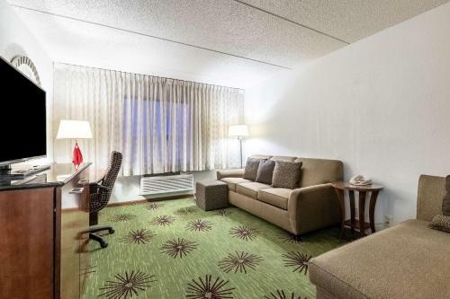 Hotel Quality Inn & Suites