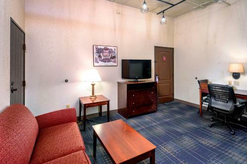 The Suites Hotel At Waterfront Plaza
