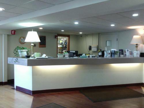 Hotel 5th Avenue Inn & Suites