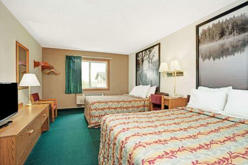 Hotel Super 8 By Wyndham Rogers Minnesota