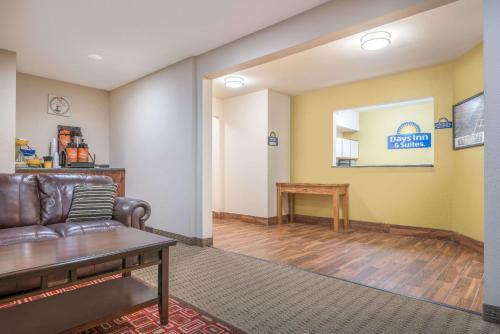 Hotel Days Inn And Suites Rochester