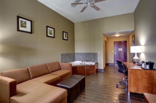 Hotel Comfort Suites Batesville
