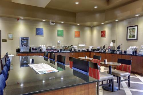 Hotel Comfort Suites Batesville