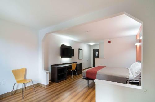 Hotel Deluxe Inn & Suites - Moss Point
