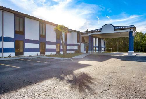 Hotel Deluxe Inn & Suites - Moss Point