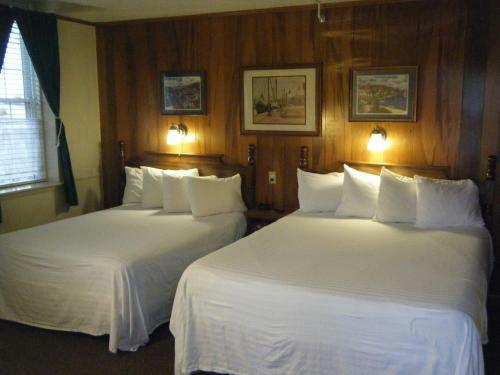 Posada Harbor Haus Inn & Suites