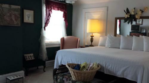 Posada Harbor Haus Inn & Suites
