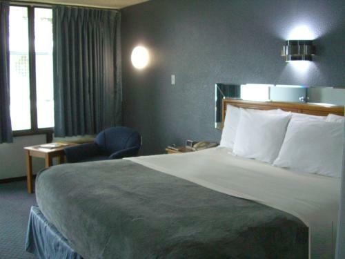 Hotel Quail's Nest Inn & Suites