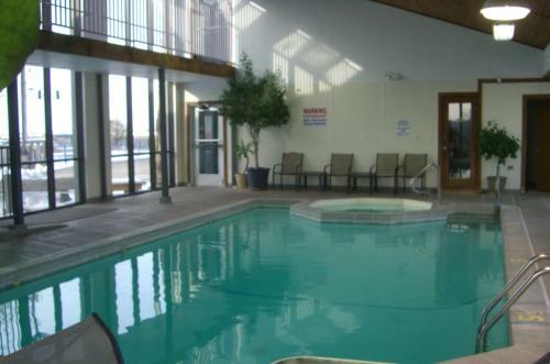 Hotel Quail's Nest Inn & Suites