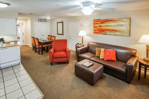 Hotel Surreys' Grand Crowne Resort