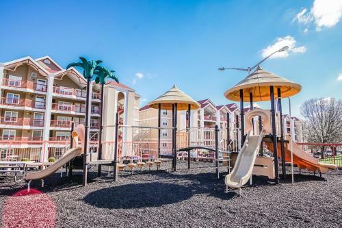Hotel Surreys' Grand Crowne Resort