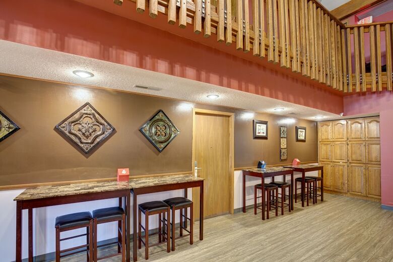 Hotel Southern Oaks Inn