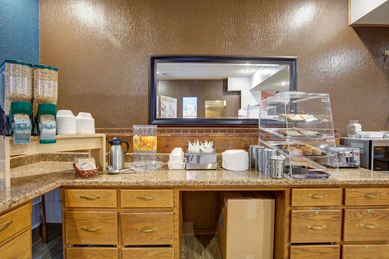 Hotel Southern Oaks Inn