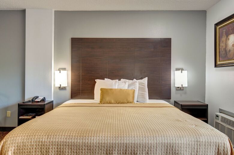 Hotel Southern Oaks Inn