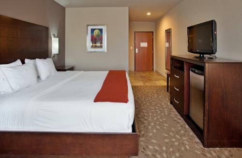 Holiday Inn Express Hotel And Suites Saint Robert
