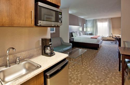 Holiday Inn Express Hotel And Suites Saint Robert