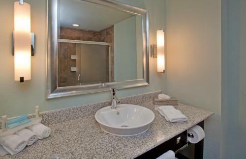 Holiday Inn Express Hotel And Suites Saint Robert