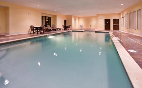 Holiday Inn Express Hotel And Suites Saint Robert