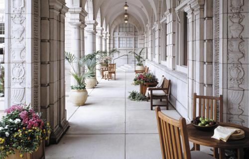 Chase Park Plaza Hotel