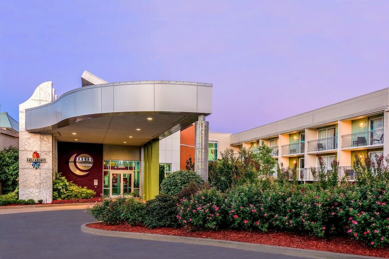 Ramada Plaza Hotel & Oasis Convention Center